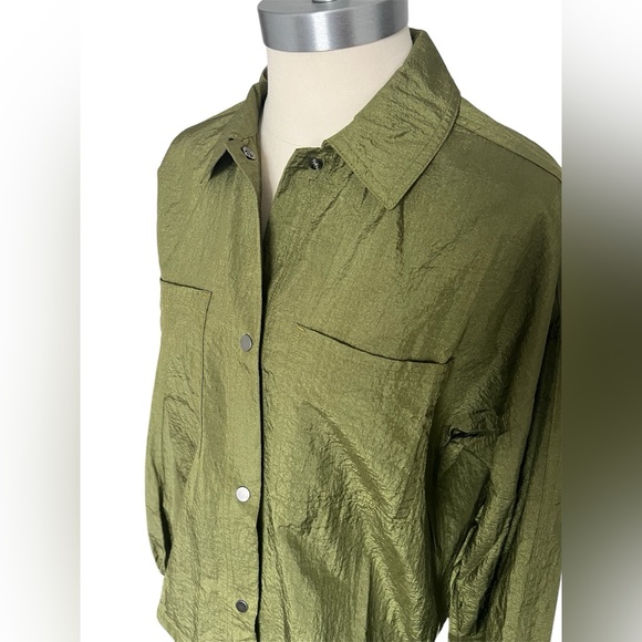 Athleta NWOT Lunar Sheen Shirt Crinkle Nylon Snap Front Jacket Olive Green XXS - Picture 4 of 12
